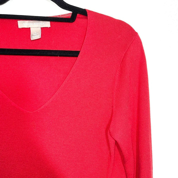 Banana Republic V-neck Sweater Bright Red Fitted Pullover Cozy Large Women’s - Picture 3 of 9